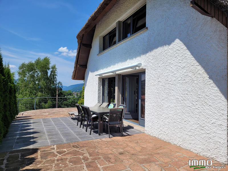 Maison - 238 m² - 8 pièces