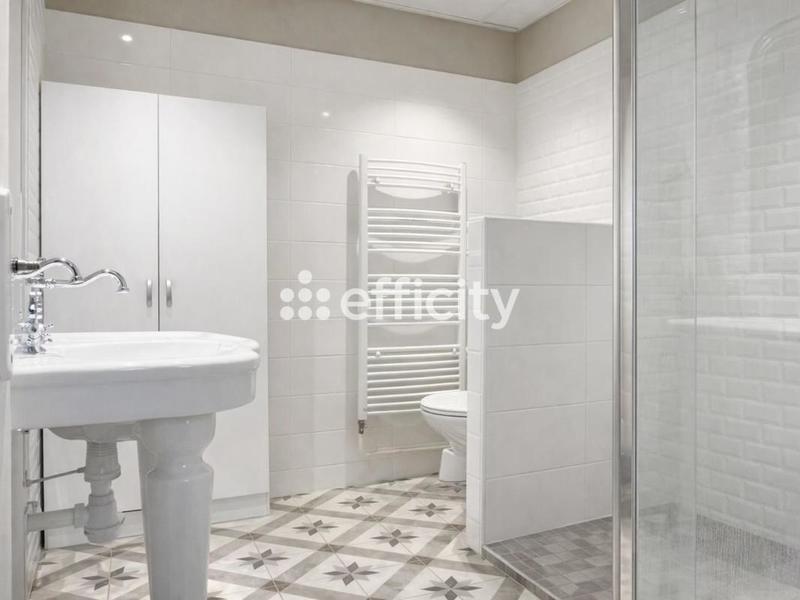 Maison de bourg - 220 m² - 7 pièces