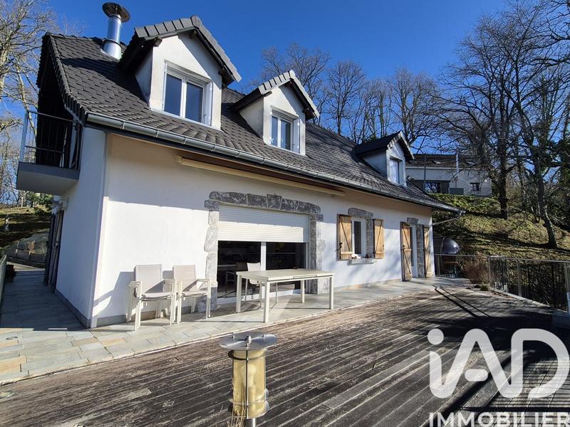 Maison - 235 m² - 9 pièces