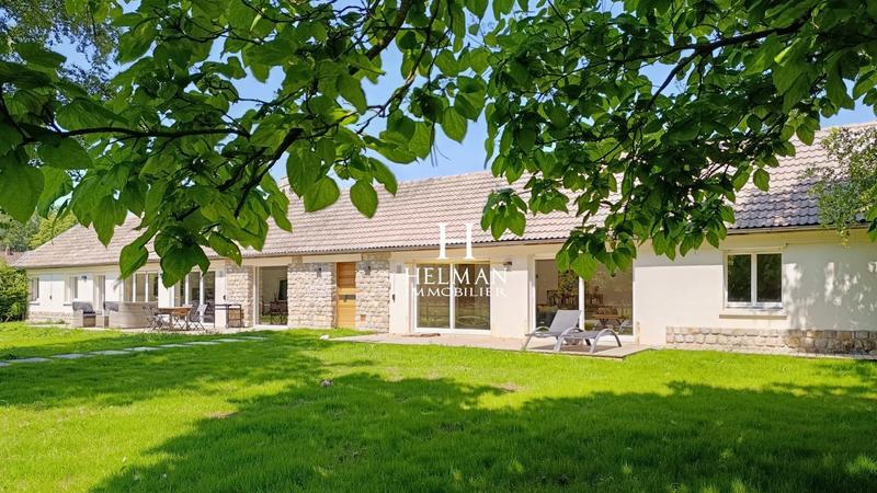 Maison - 222 m² - 8 pièces