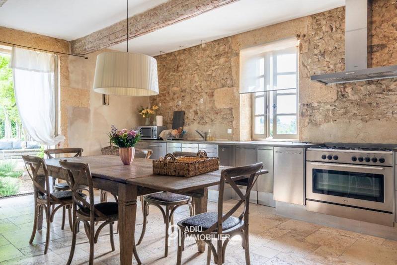 Mas - 300 m² - 7 pièces