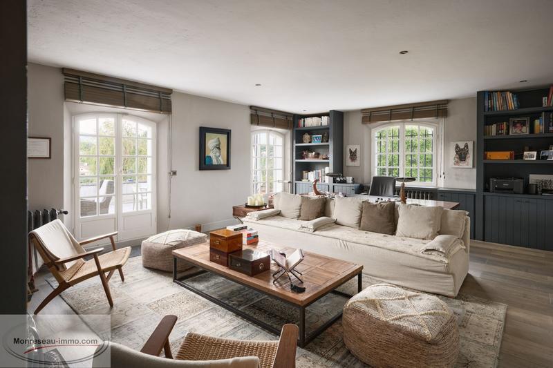 Maison - 700 m² - 10 pièces