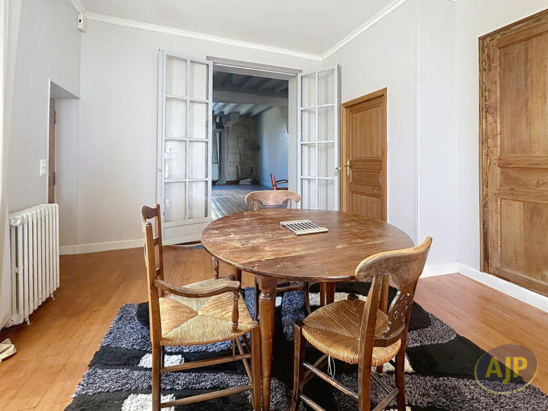 Maison - 272 m² - 9 pièces