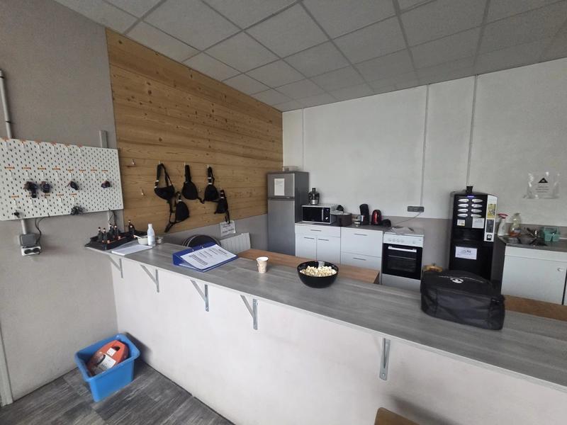 Local d'activités - 699 m² - 4 pièces