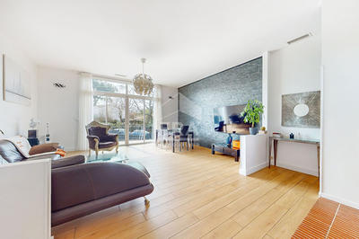 Maison - 222 m² - 10 pièces