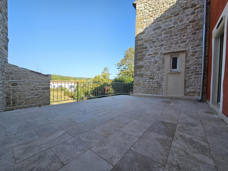 Maison - 270 m² - 10 pièces