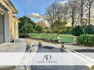 Maison - 230 m² - 8 pièces