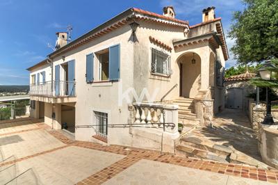 Maison - 182 m² - 6 pièces