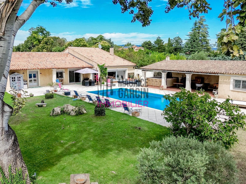 Maison - 300 m² - 10 pièces