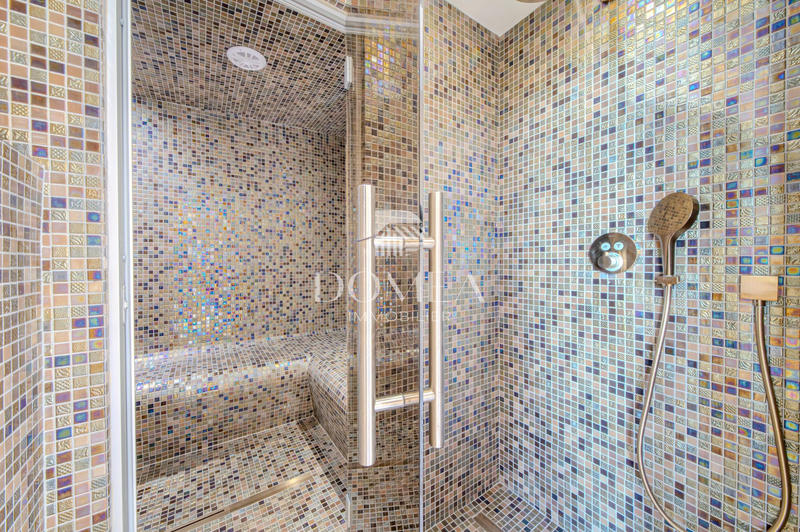 Villa - 288 m² - 6 pièces