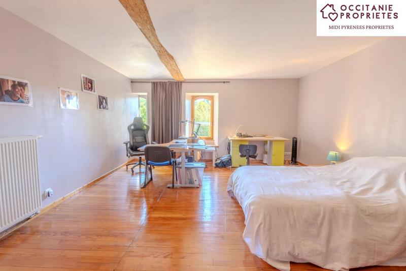 Corps de ferme - 700 m² - 17 pièces