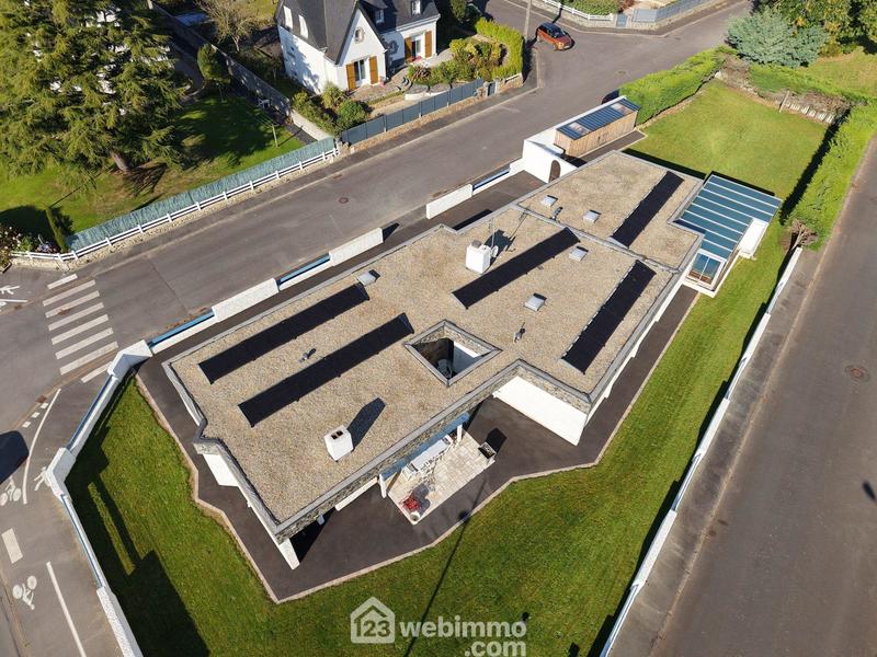 Maison - 234 m² - 8 pièces