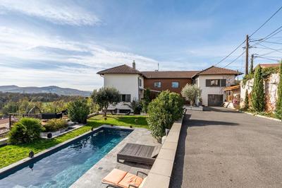 Maison - 200 m² - 7 pièces