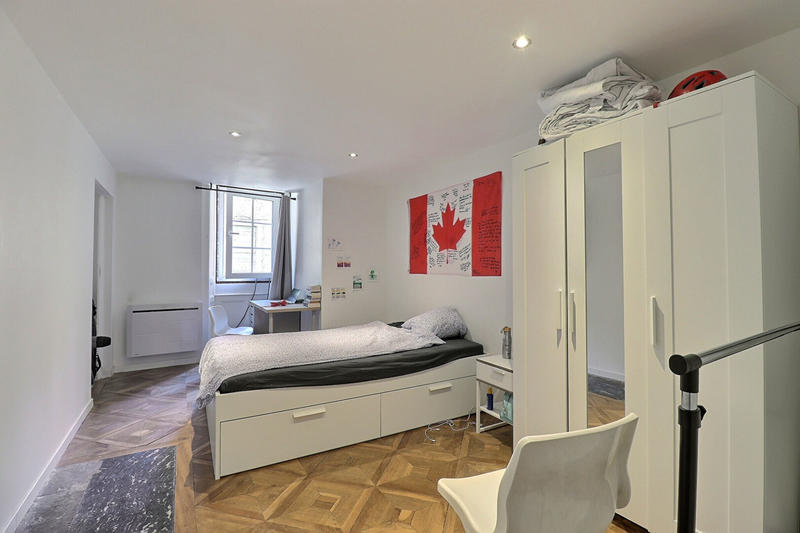 Appartement - 240 m² - 9 pièces