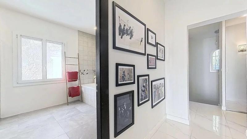 Villa - 223 m² - 6 pièces