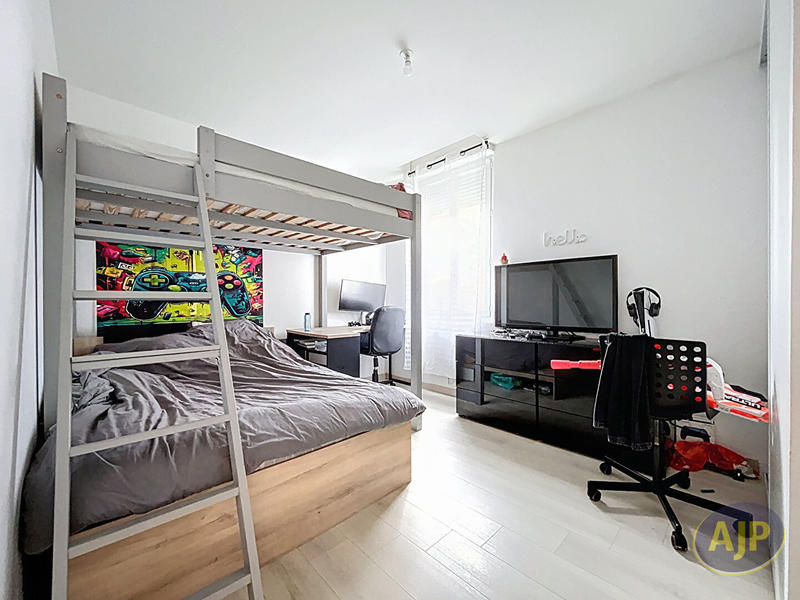 Maison - 88 m² - 4 pièces