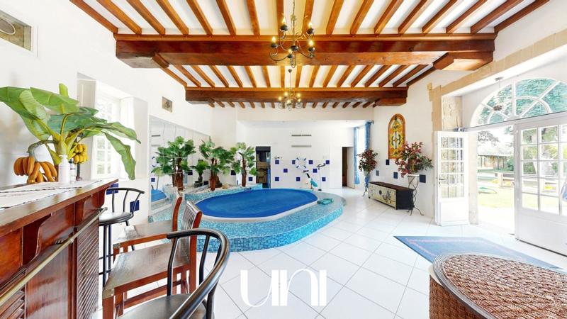 Maison de maîtres - 655 m² - 9 pièces