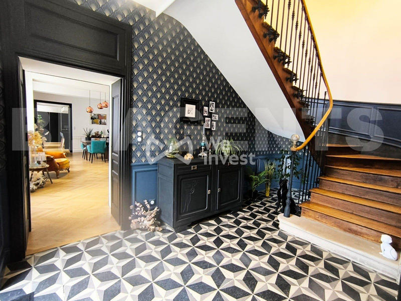 Maison - 282 m² - 13 pièces