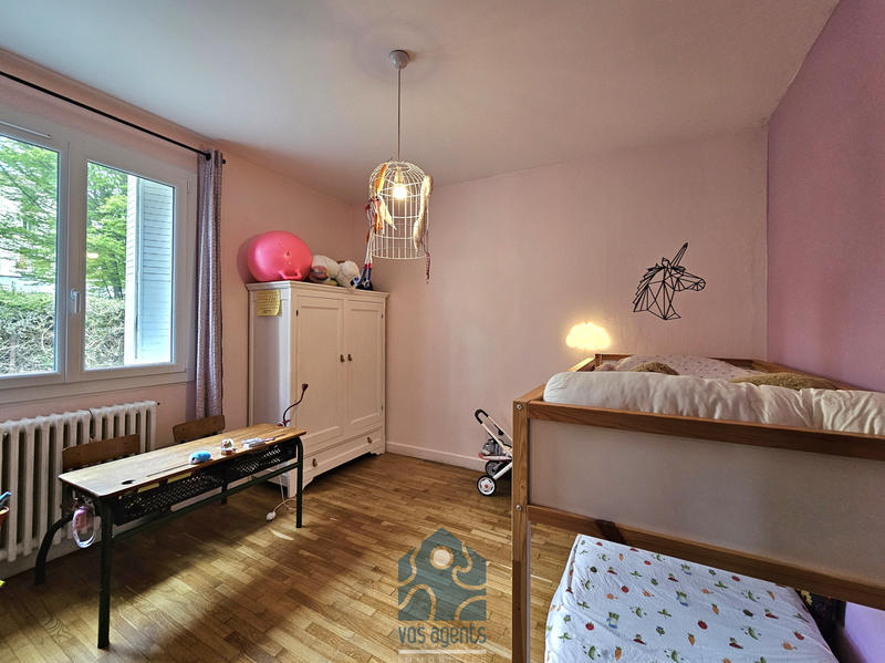 Maison - 225 m² - 9 pièces