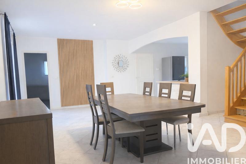 Maison - 250 m² - 6 pièces