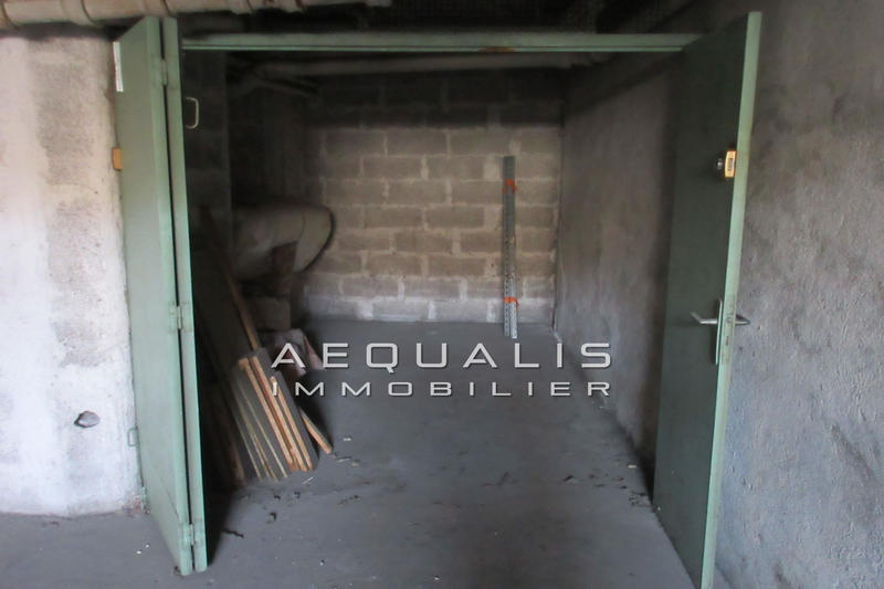 Parking / Garage - 9 m²