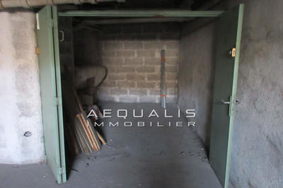 Parking / Garage - 9 m²