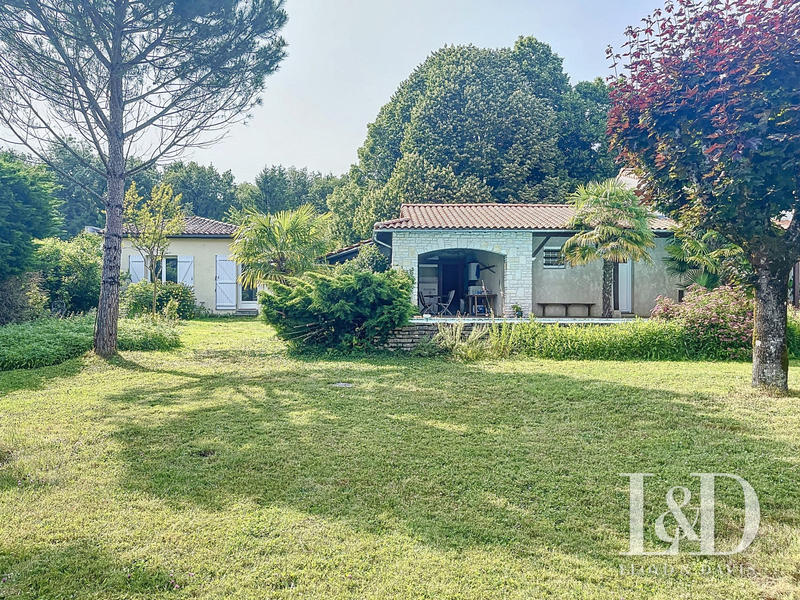 Maison - 278 m² - 9 pièces