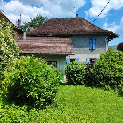 Maison - 200 m² - 2 pièces