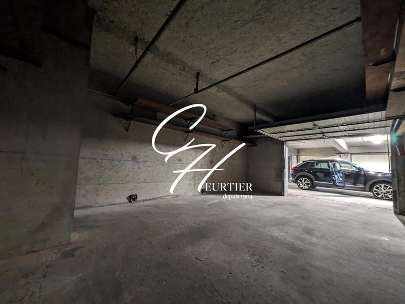 Parking / Garage - 28 m²