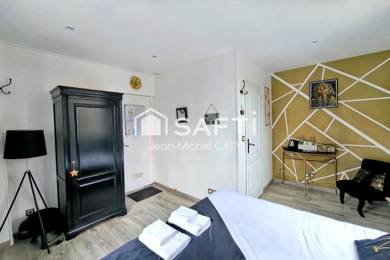 Maison - 270 m² - 13 pièces