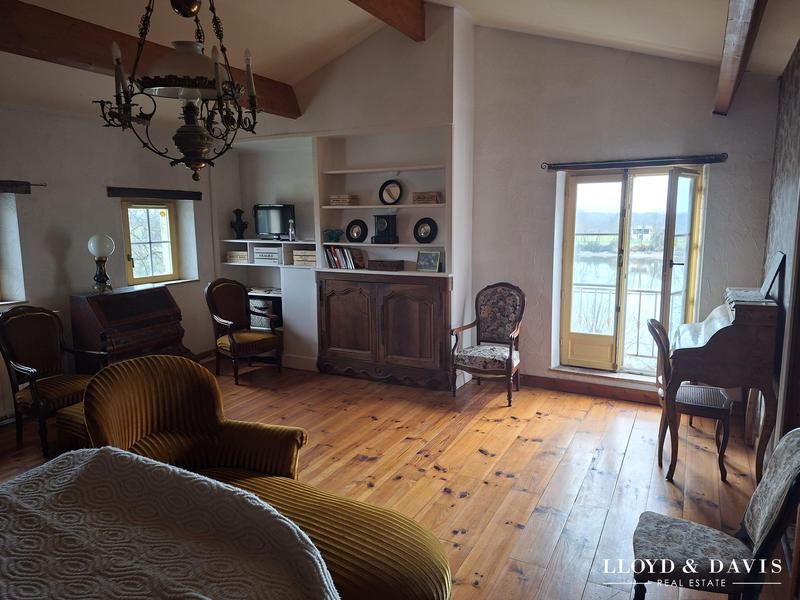 Maison - 201 m² - 9 pièces