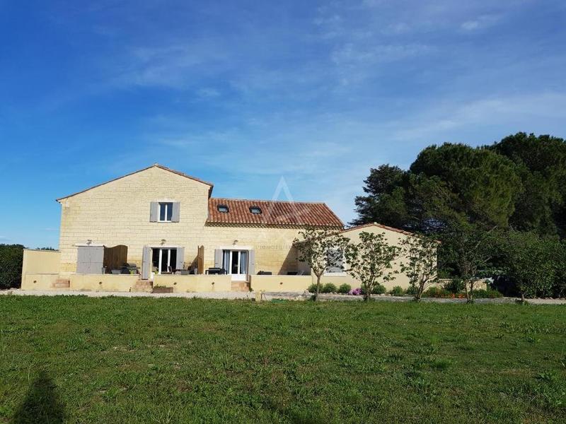 Maison - 180 m² - 8 pièces