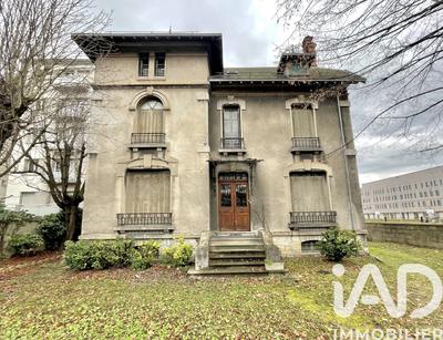 Maison - 241 m² - 14 pièces