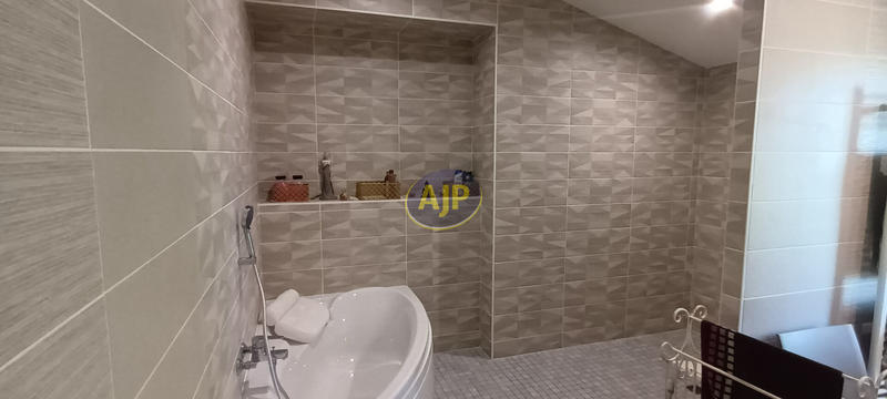 Demeure - 550 m² - 13 pièces