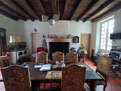 Maison - 369 m² - 10 pièces