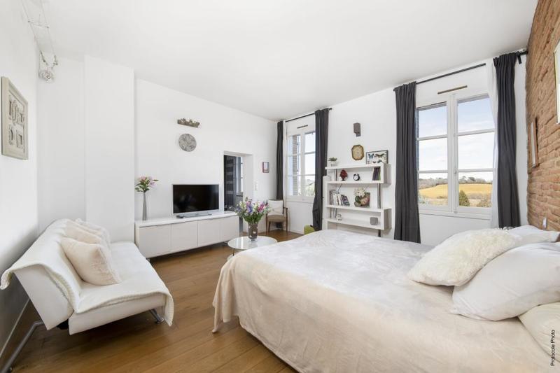 Maison - 1 119 m² - 9 pièces