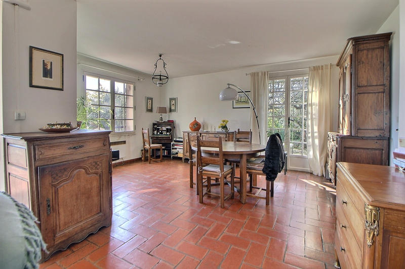 Maison - 303 m² - 8 pièces