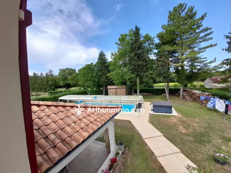 Maison - 203 m² - 6 pièces