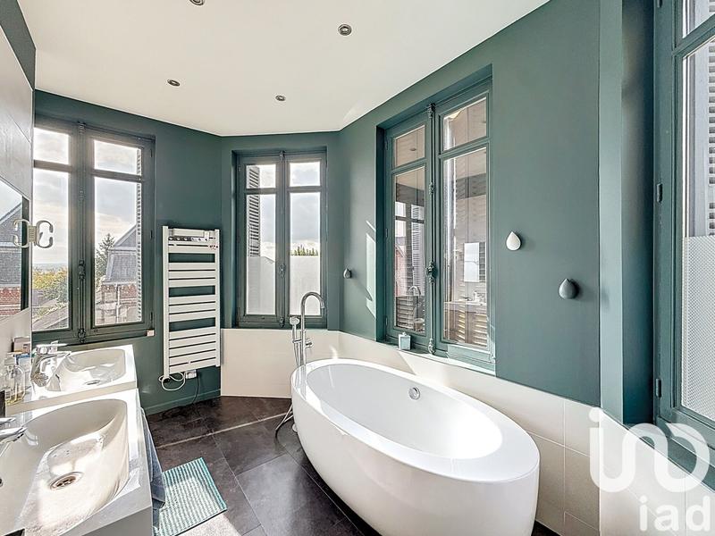 Maison - 210 m² - 8 pièces