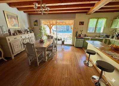 Maison traditionnelle - 175 m² - 9 pièces