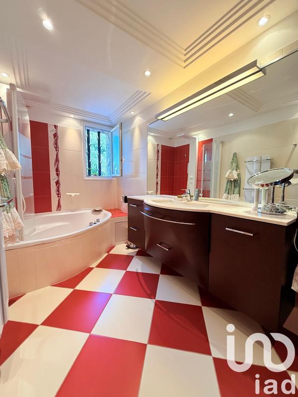 Appartement - 245 m² - 7 pièces