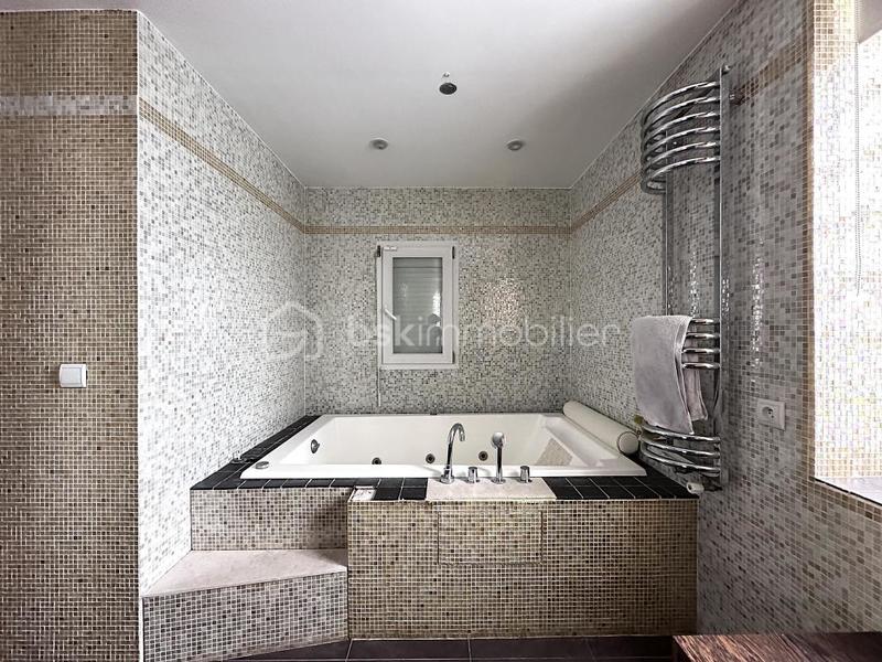 Maison - 265 m² - 8 pièces