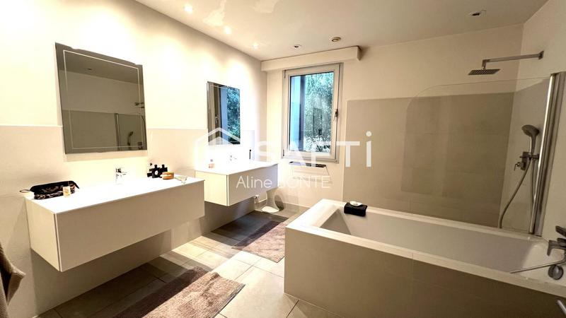 Maison - 312 m² - 7 pièces