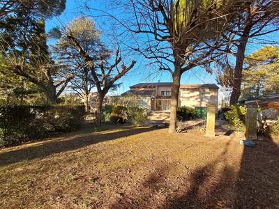 Villa - 200 m² - 6 pièces