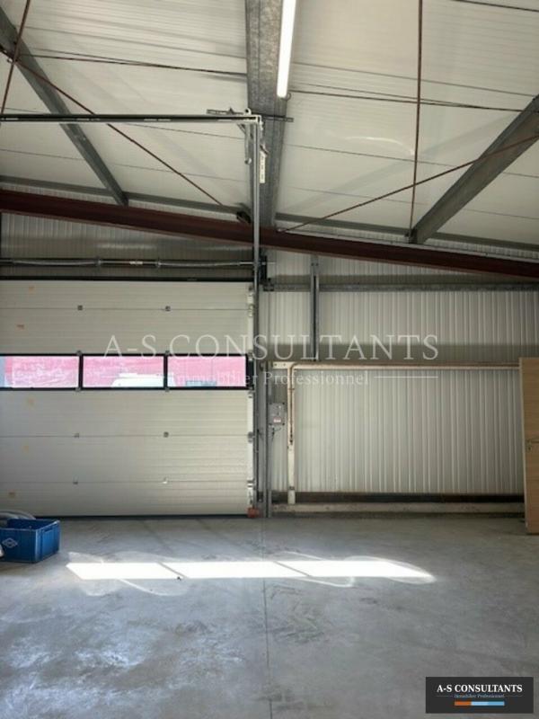 Local d'activité / Entrepôt - 240 m²