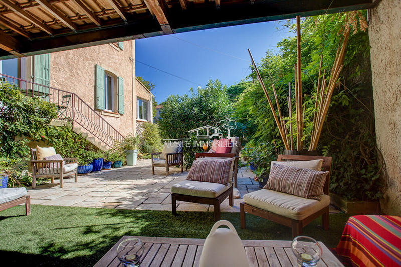 Maison - 186 m² - 8 pièces