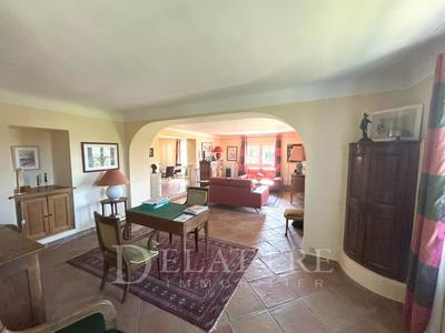 Villa - 250 m² - 9 pièces