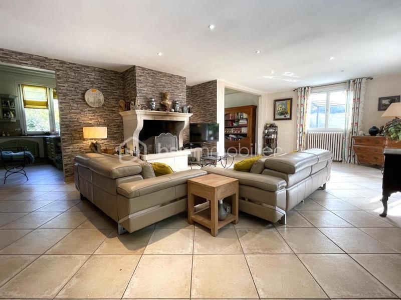 Maison traditionnelle - 263 m² - 8 pièces