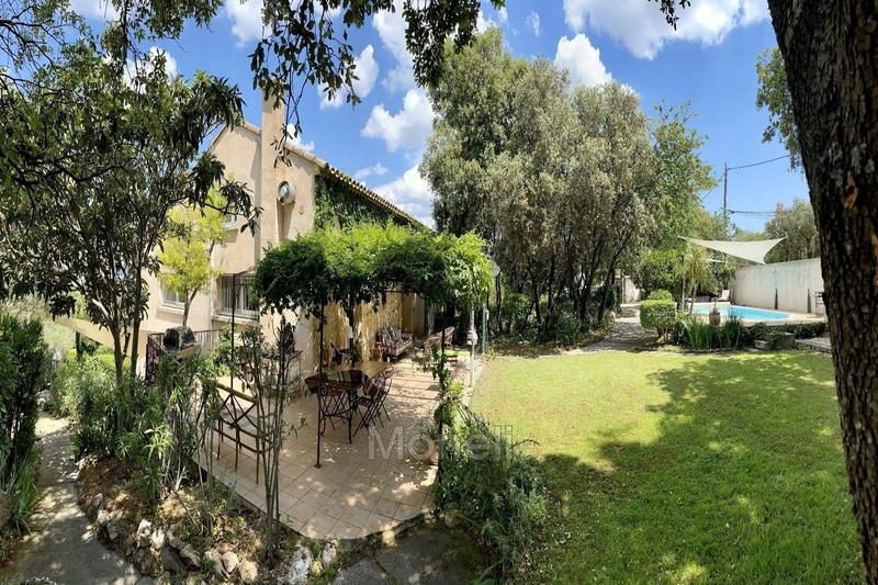 Propriété - 350 m² - 9 pièces