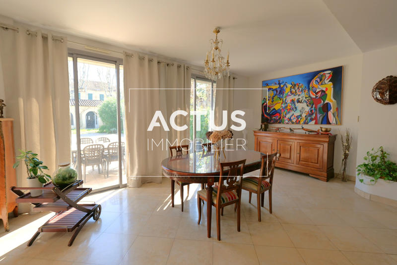 Maison - 200 m² - 7 pièces